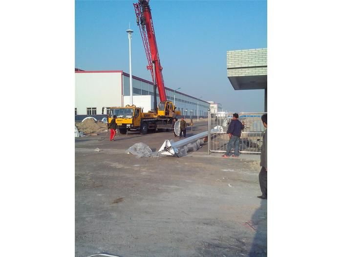 河北石家莊天宇電動(dòng)車(chē)企業(yè)20米高桿燈安裝